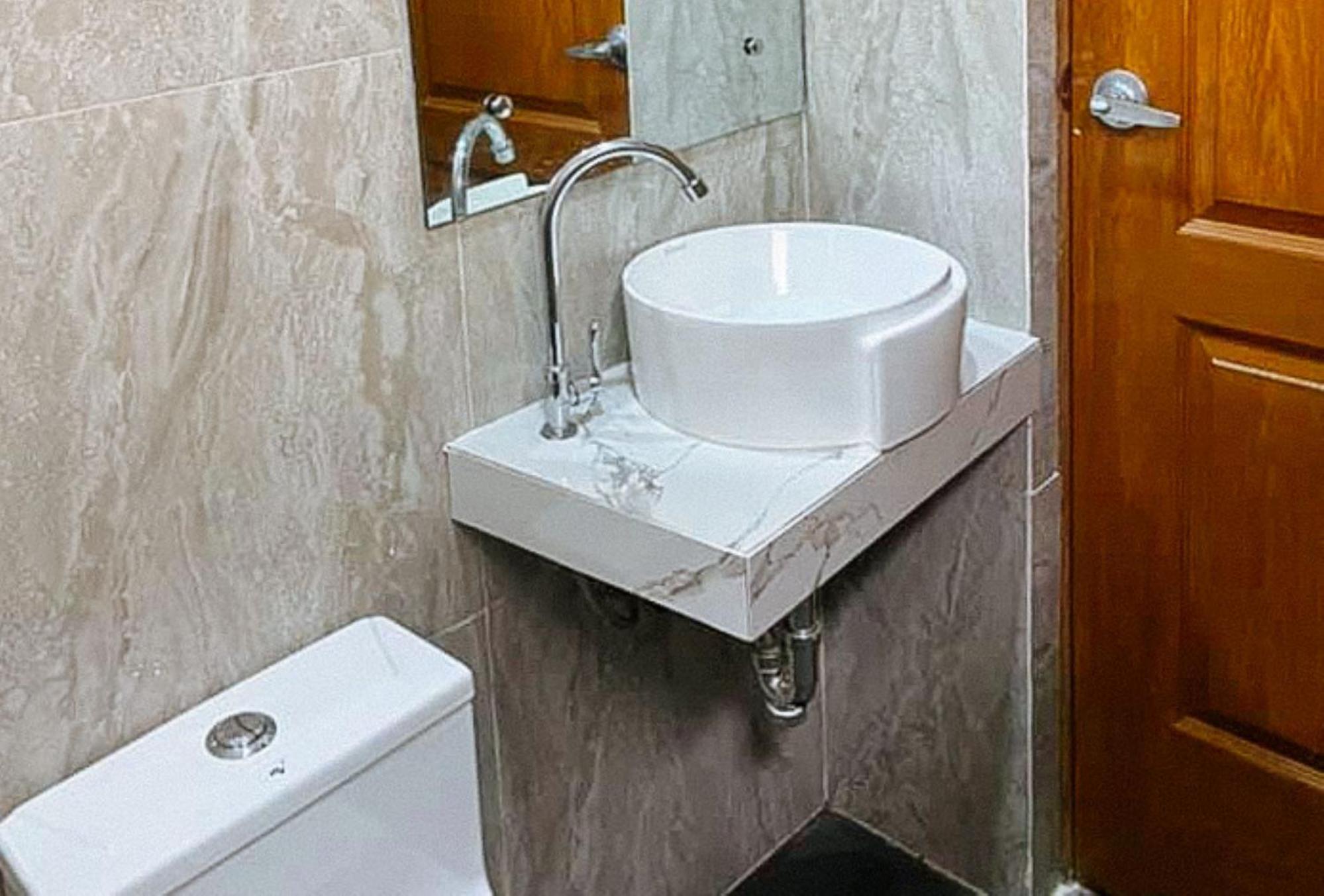 Leonila'S Travellers Inn Iloilo City Dış mekan fotoğraf