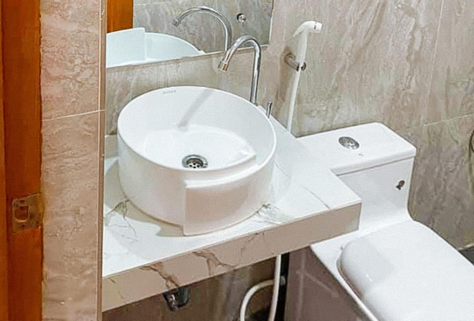 Leonila'S Travellers Inn Iloilo City Dış mekan fotoğraf